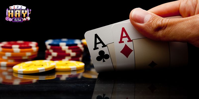 Luật xoay quanh chia ba lá, tính điểm và so trực tiếp với chương